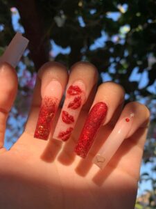 Stunning red nails that will highlight your looks
